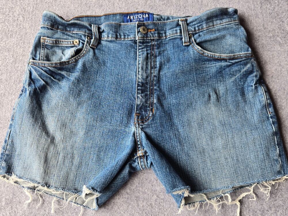 Arizona Jeans Co Cut Off Shorts Med Wash High Rise 33" Waist 4" Inseam